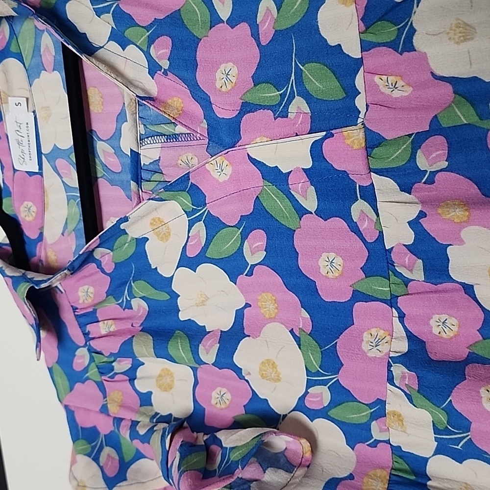 Floral Ruffle Sleeve Dress - Picture 2 of 2